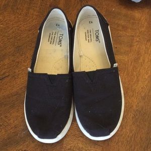 Tom’s black flats for girls